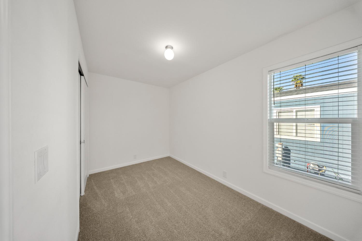 927 E F St #23, Oakdale, CA 95361