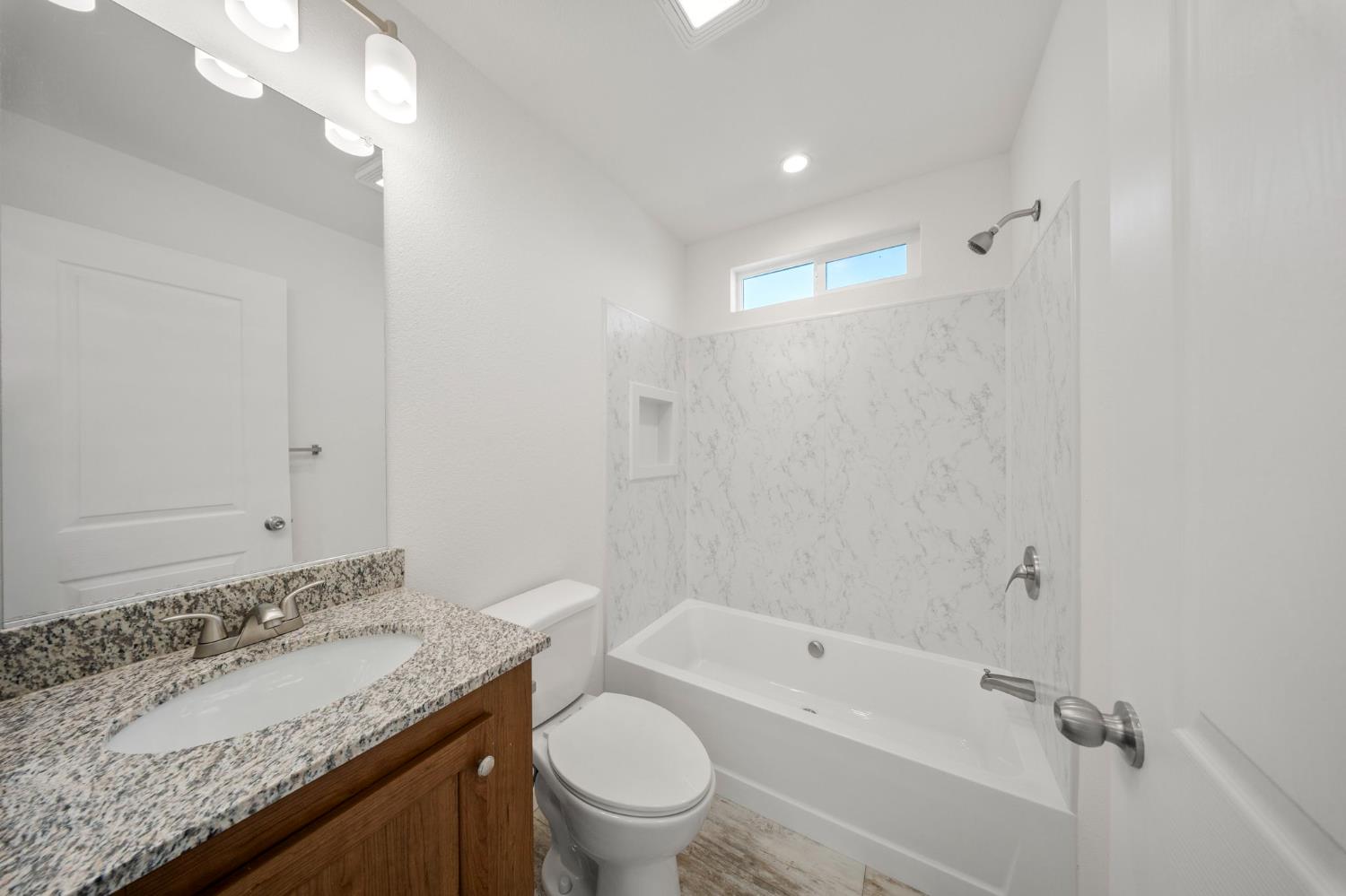 927 E F St #23, Oakdale, CA 95361