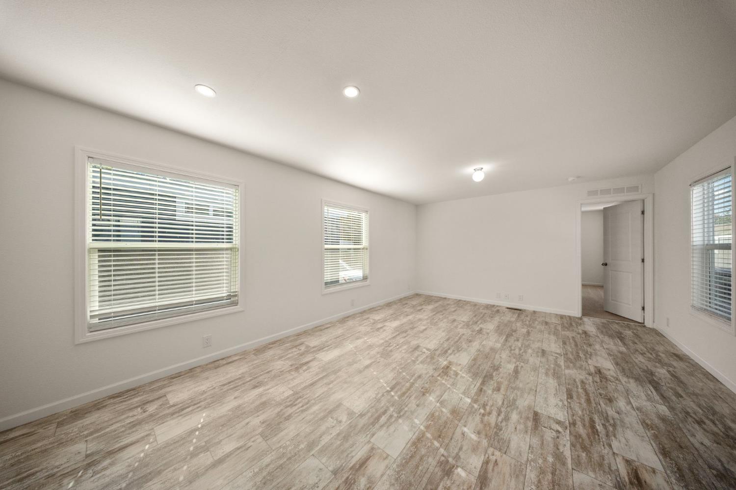 927 E F St #23, Oakdale, CA 95361