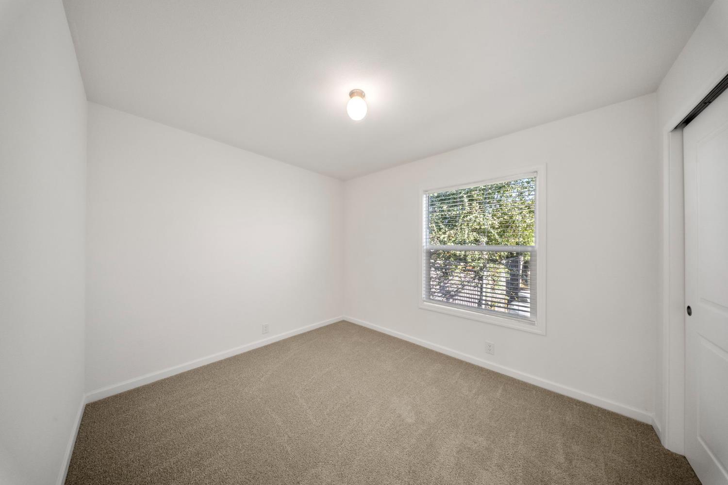 927 E F St #23, Oakdale, CA 95361