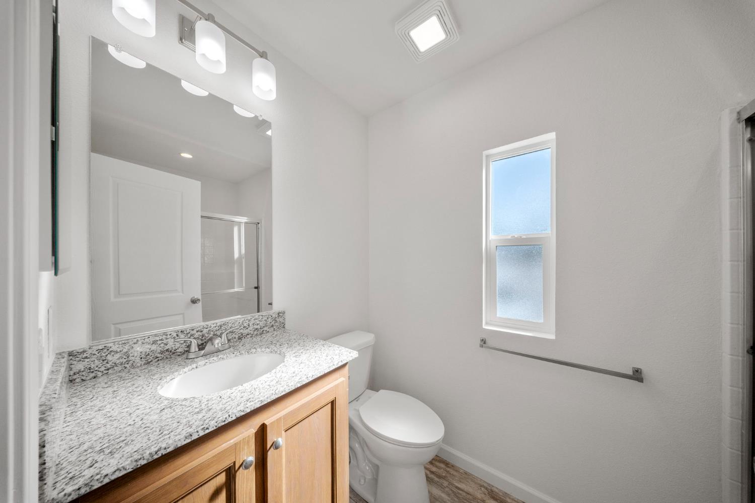 927 E F St #23, Oakdale, CA 95361