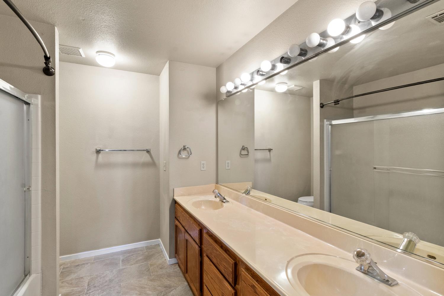 3905 Alessandro Ln, Modesto, CA 95356