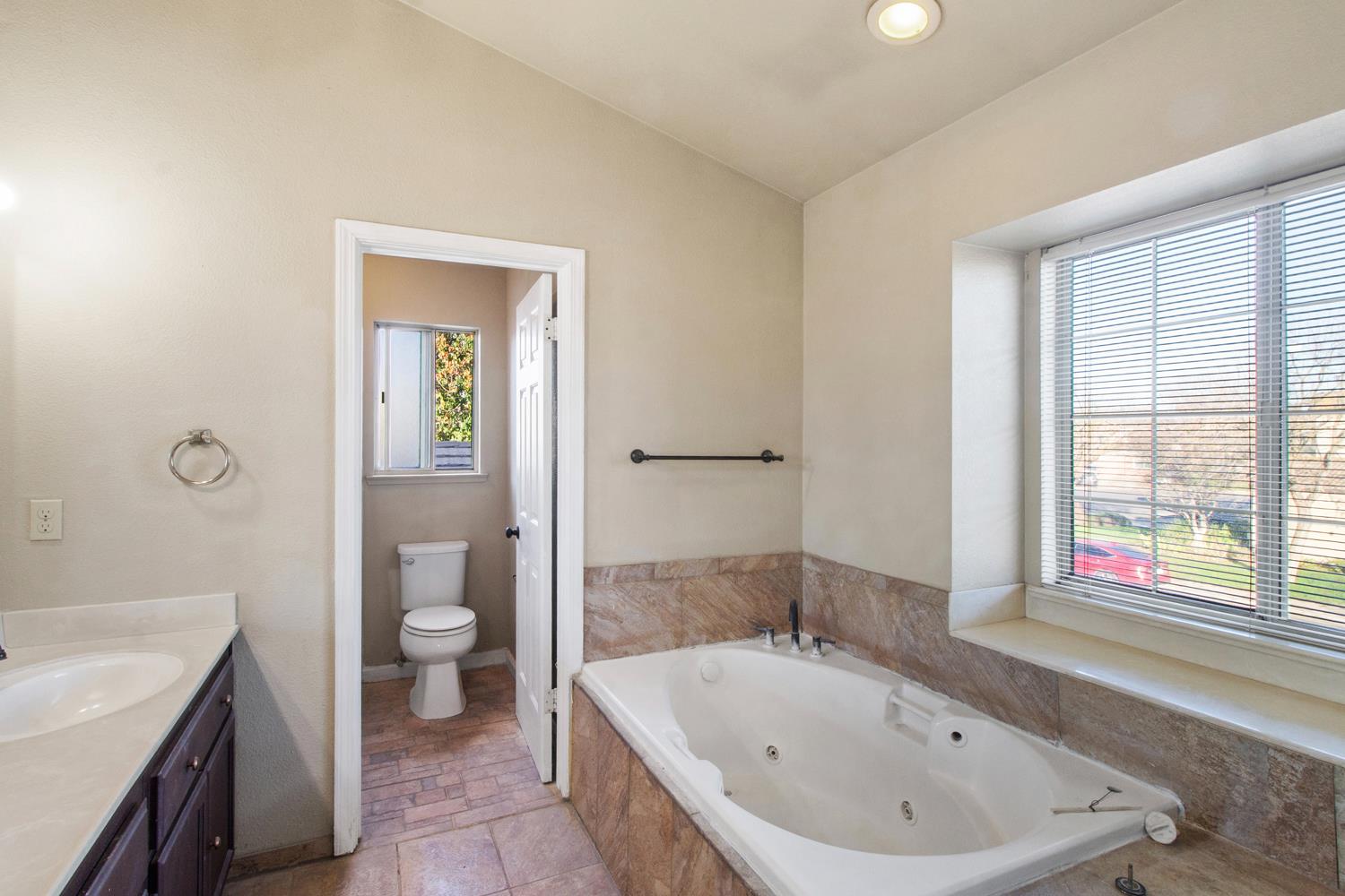 3905 Alessandro Ln, Modesto, CA 95356