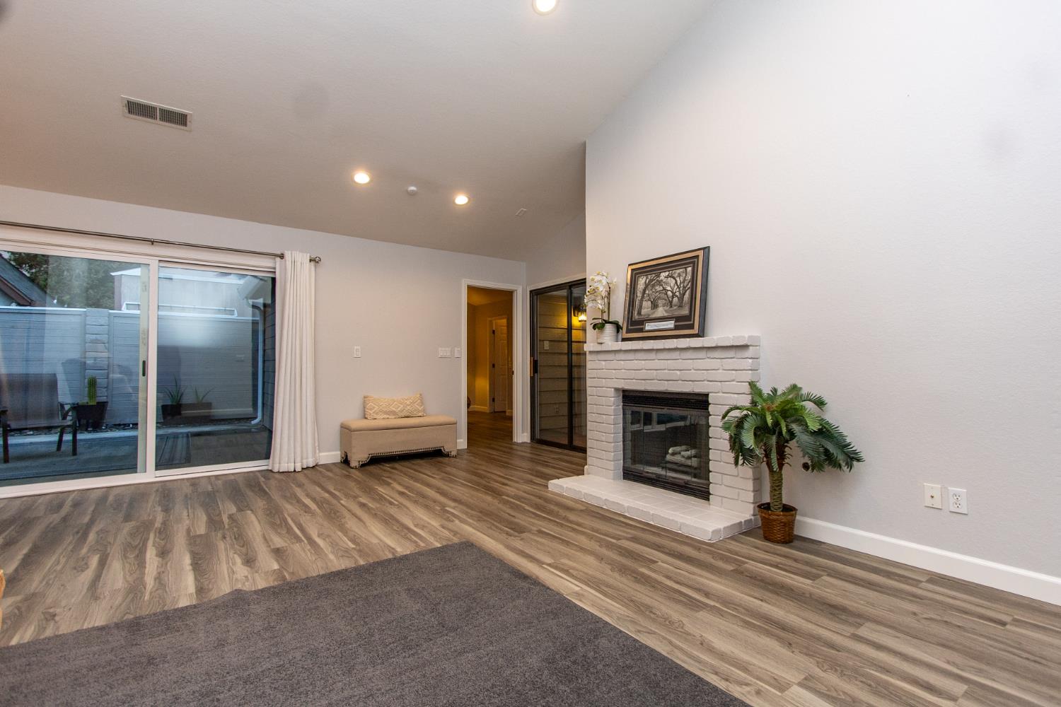 2249 Camborne Dr, Modesto, CA 95356