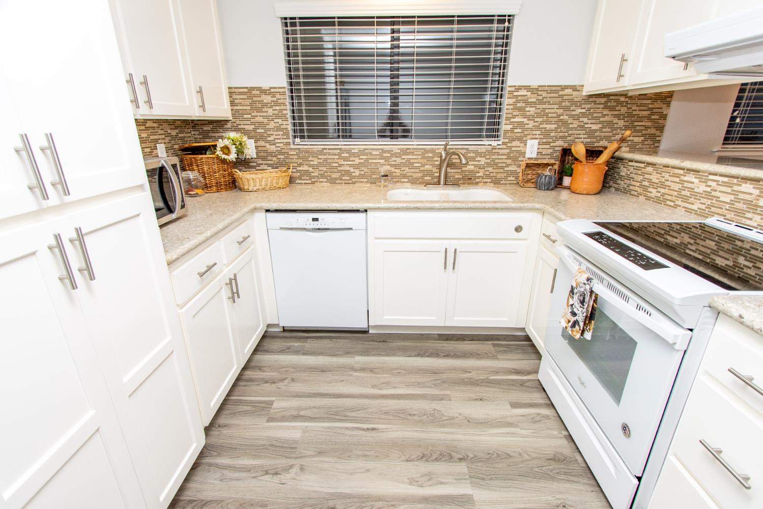 2249 Camborne Dr, Modesto, CA 95356