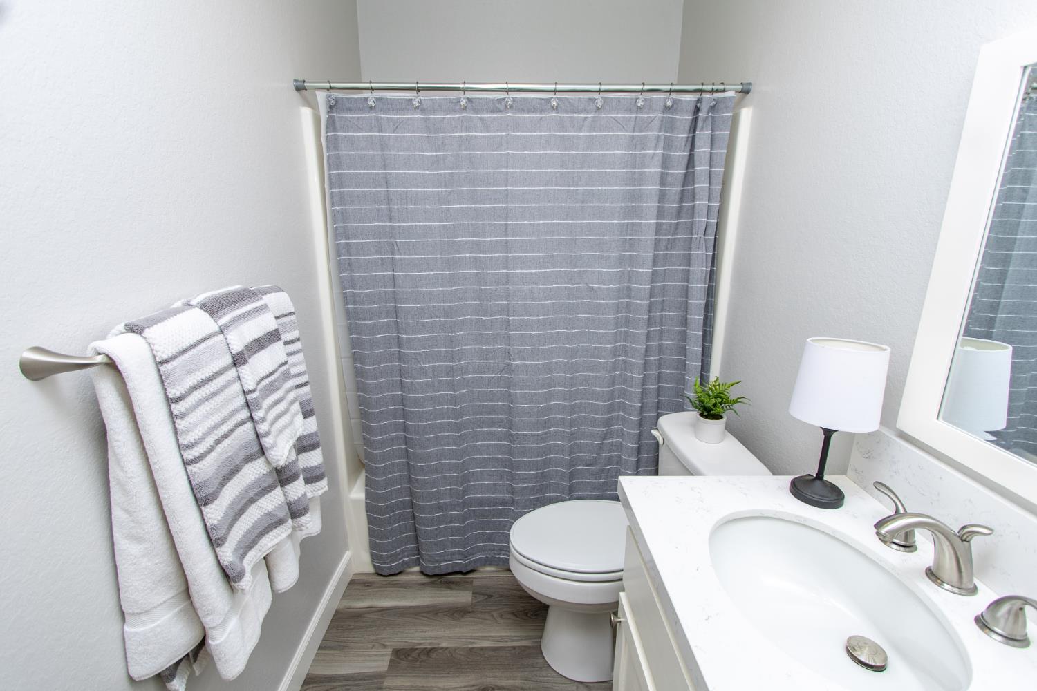 2249 Camborne Dr, Modesto, CA 95356