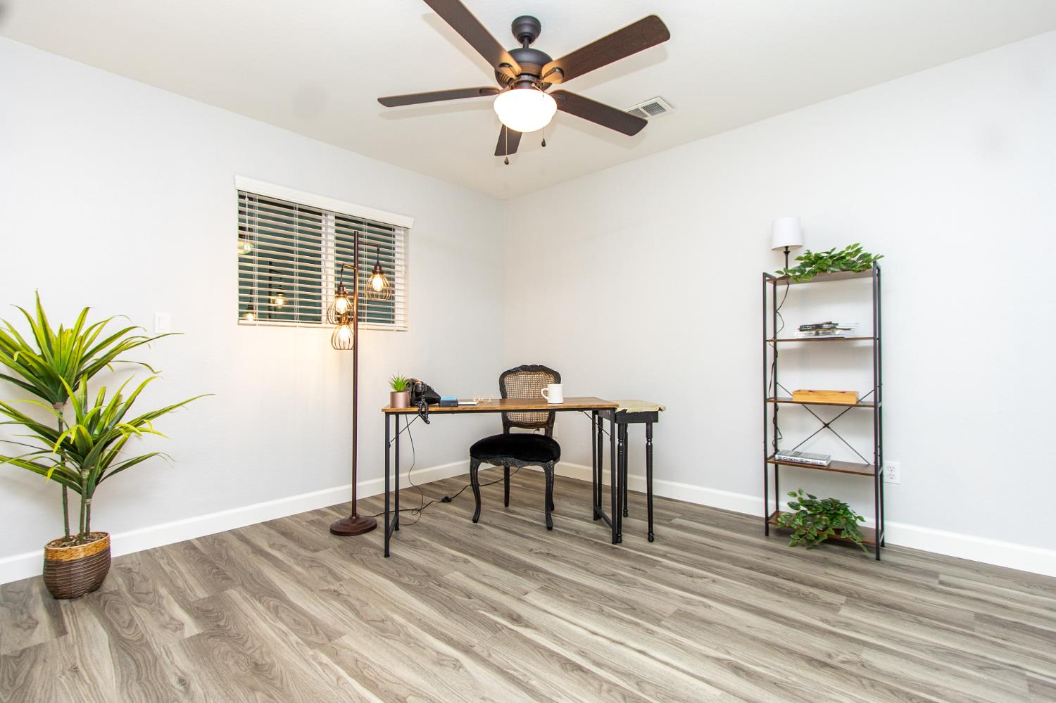 2249 Camborne Dr, Modesto, CA 95356