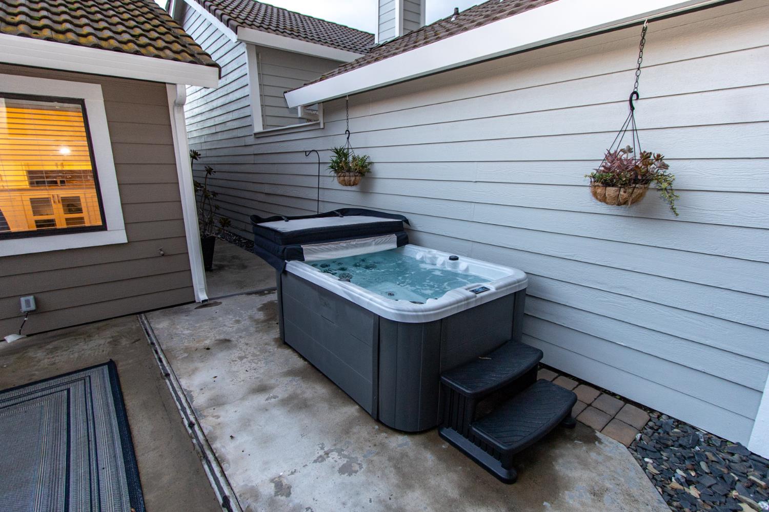 2249 Camborne Dr, Modesto, CA 95356