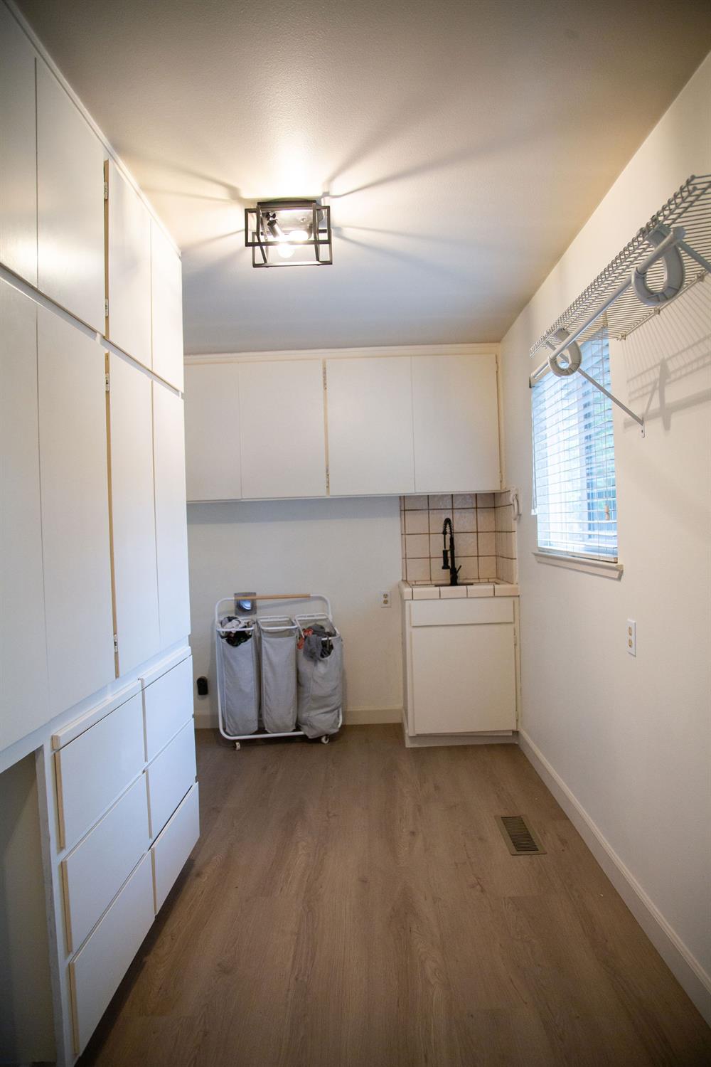 1208 Bristol Ct, Modesto, CA 95350