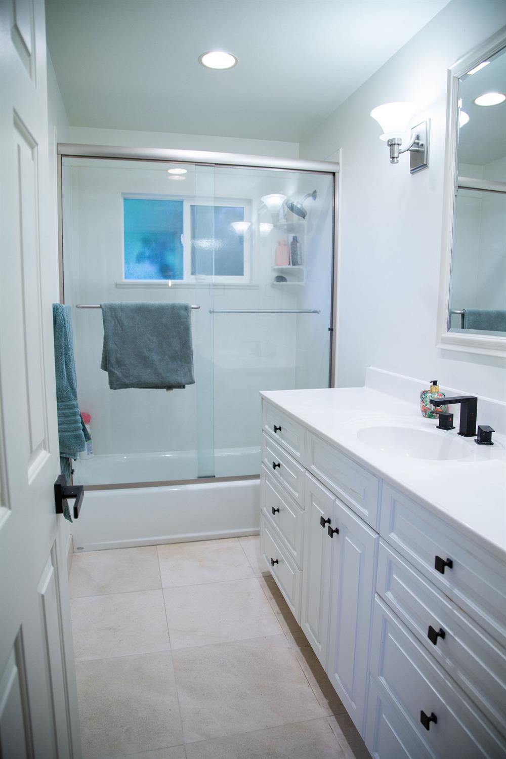 1208 Bristol Ct, Modesto, CA 95350