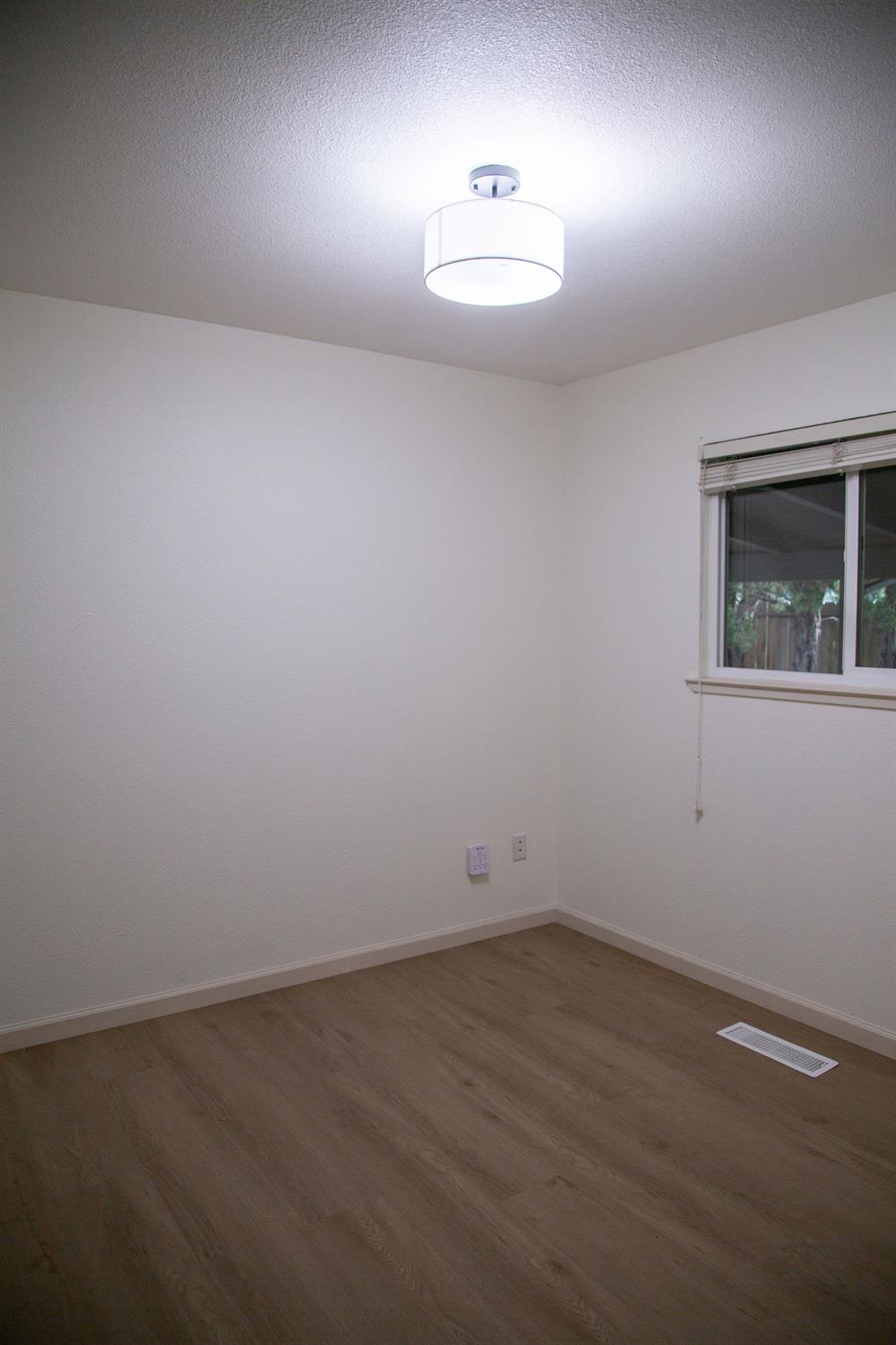 1208 Bristol Ct, Modesto, CA 95350