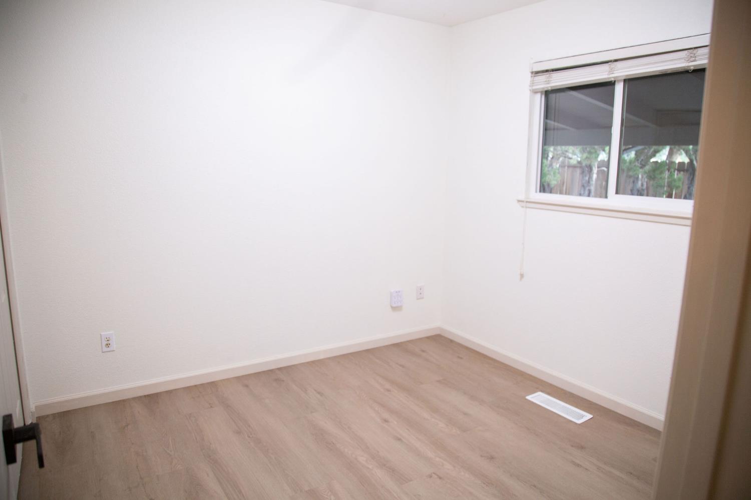 1208 Bristol Ct, Modesto, CA 95350