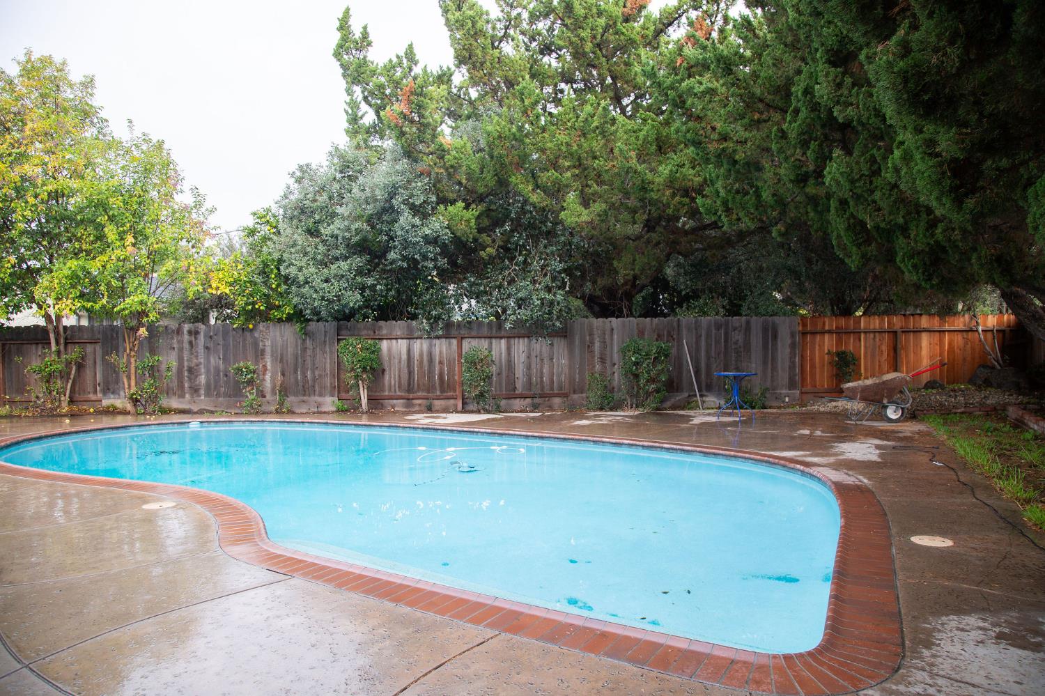 1208 Bristol Ct, Modesto, CA 95350