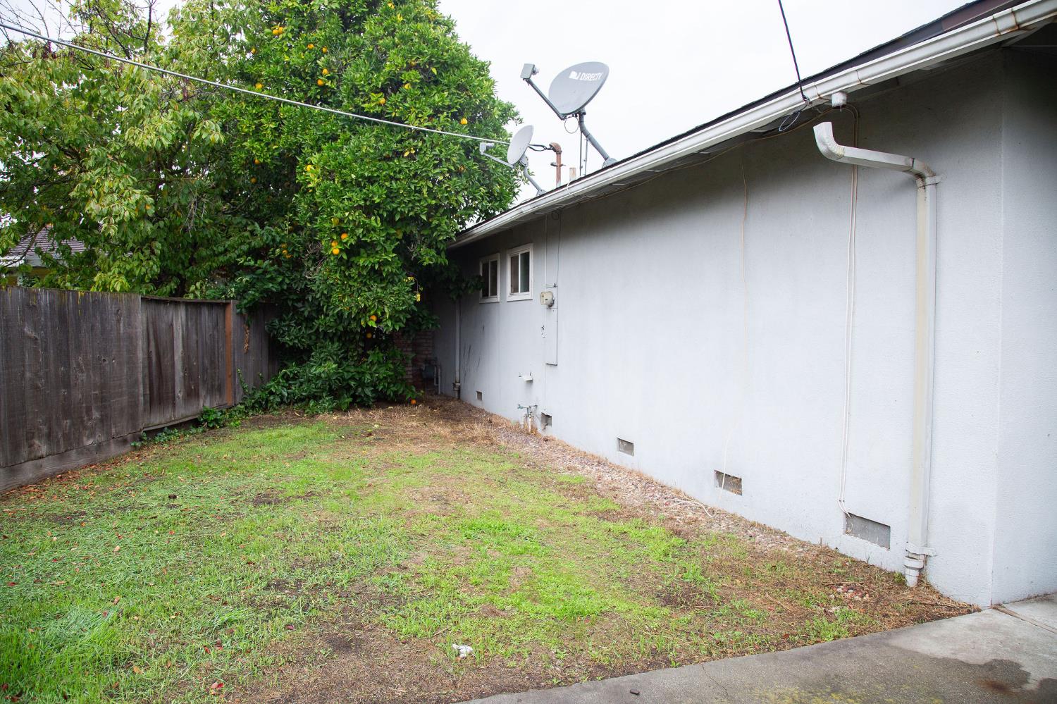 1208 Bristol Ct, Modesto, CA 95350