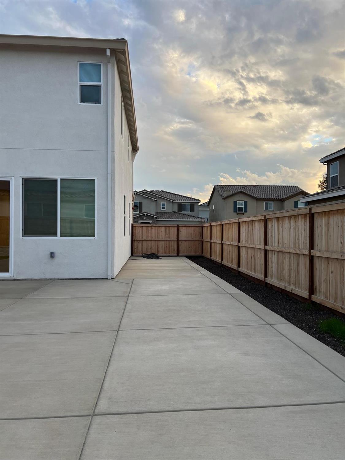 1808 Apiary Way, Hughson, CA 95326