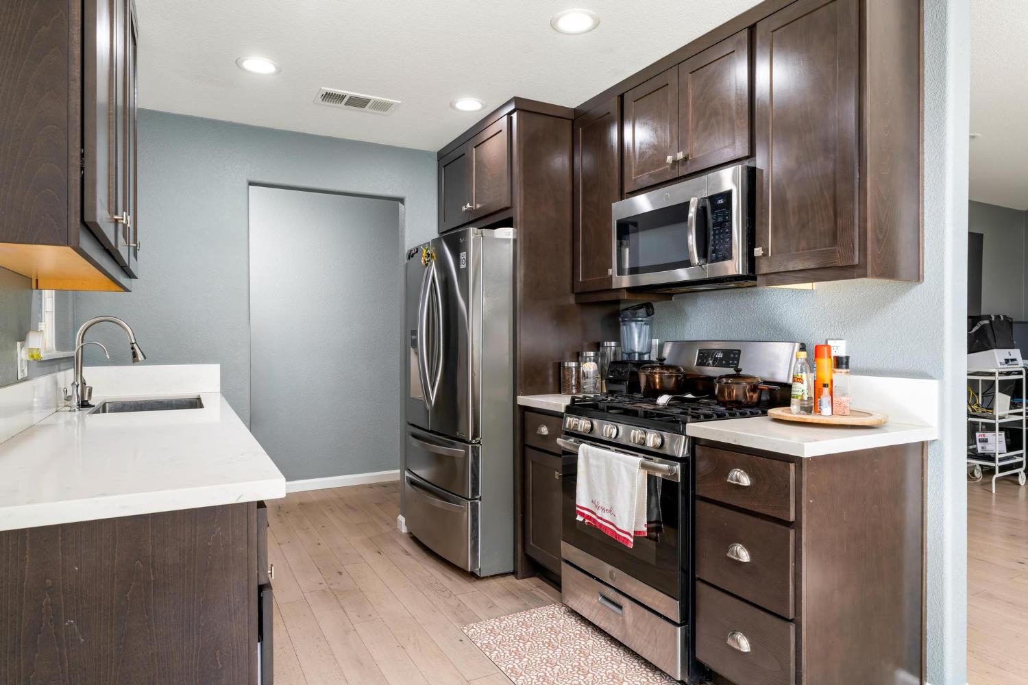 1953 Debonaire Dr, Modesto, CA 95350