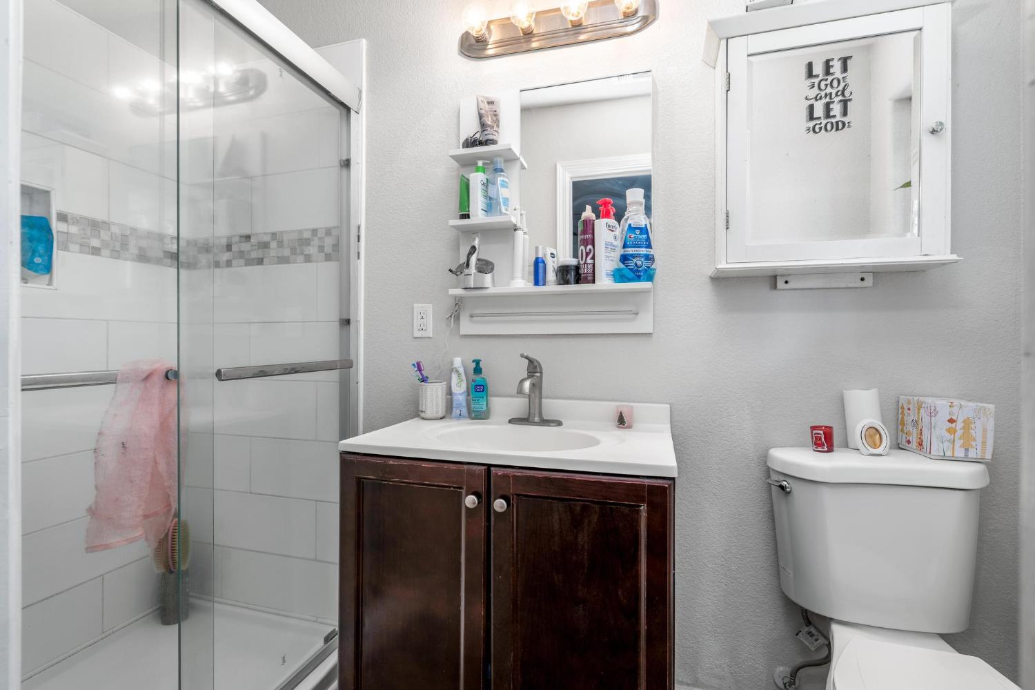 1953 Debonaire Dr, Modesto, CA 95350