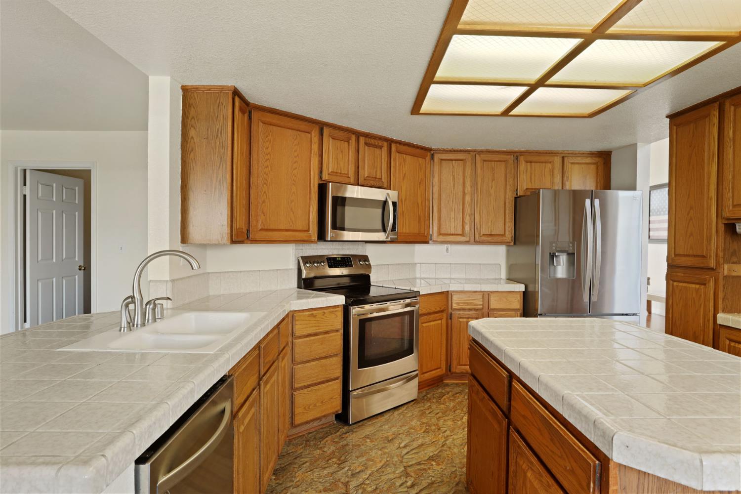 1809 Blueridge Ct, Modesto, CA 95351