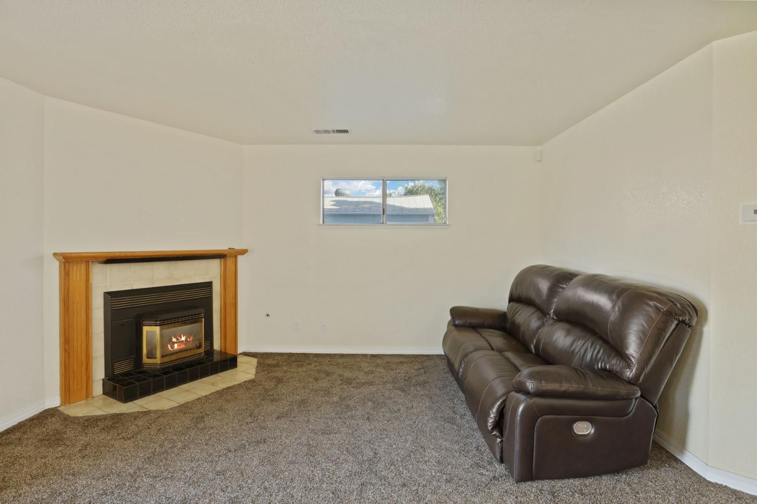 1809 Blueridge Ct, Modesto, CA 95351