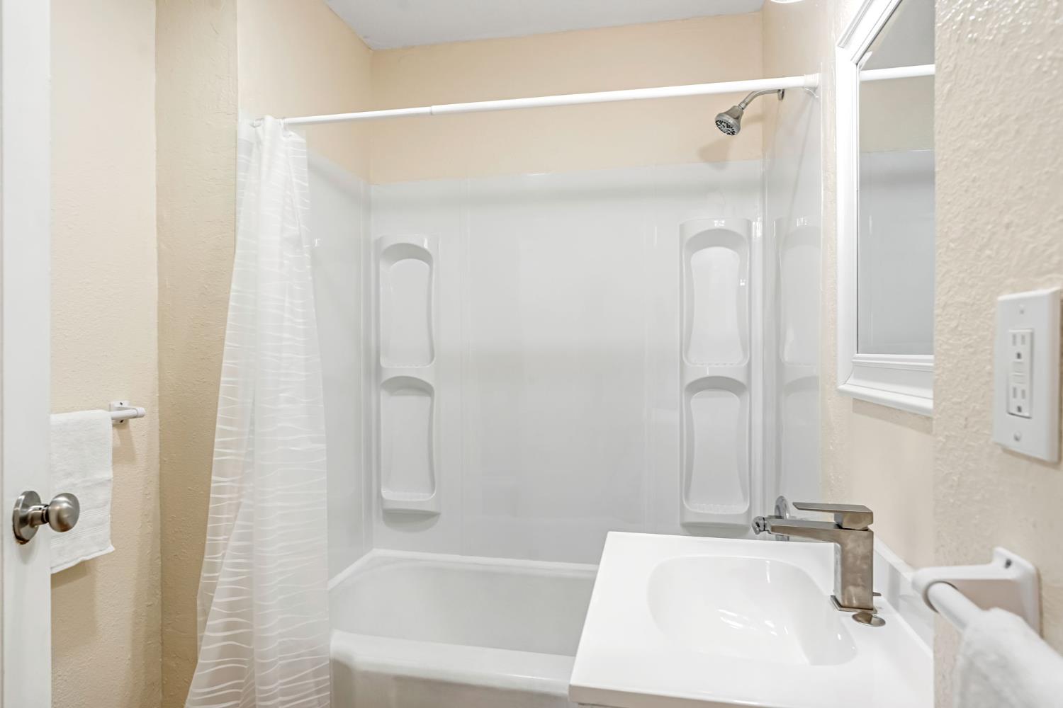 1642 Cypress Way, Merced, CA 95341