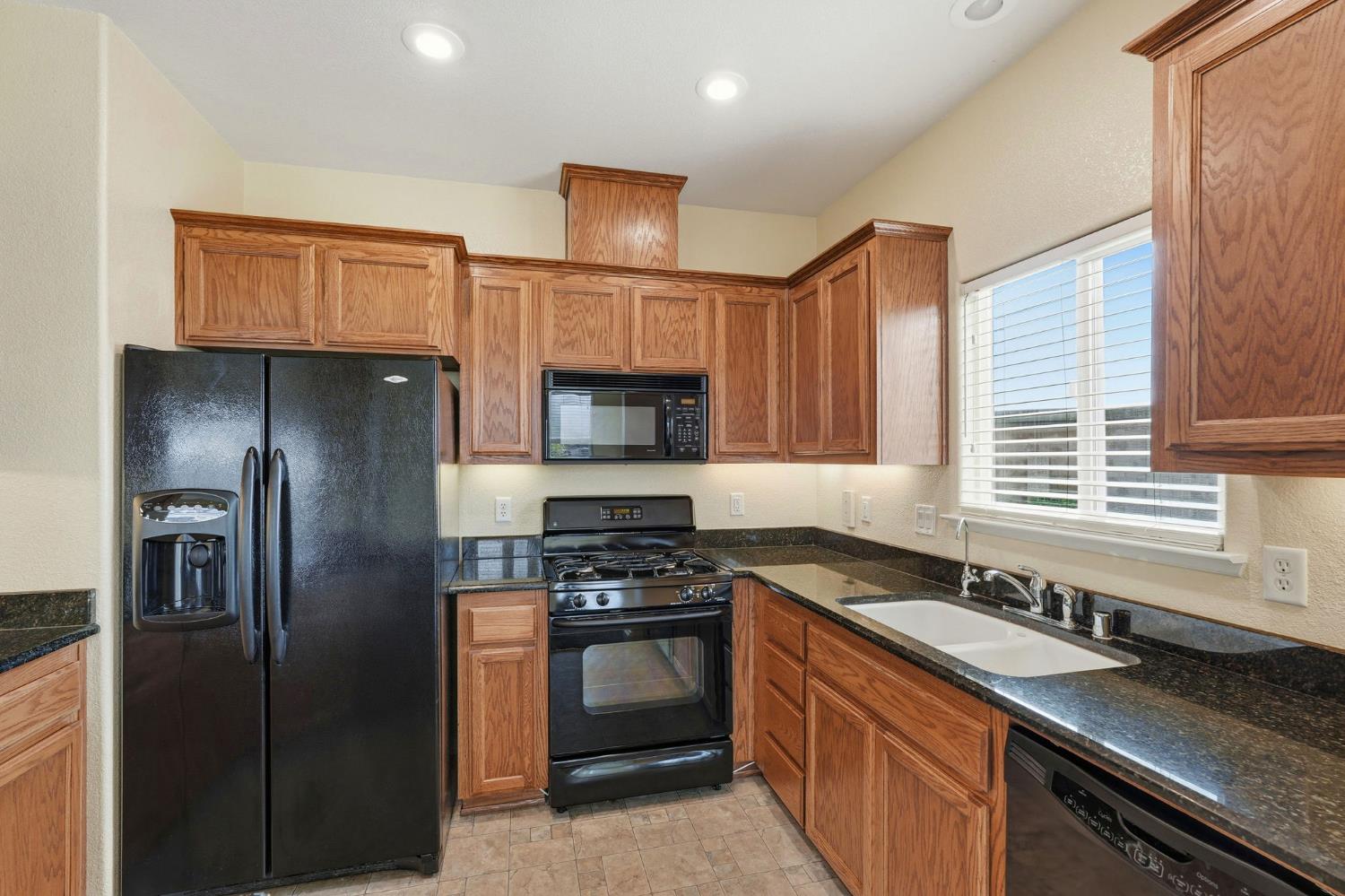 3013 La Vina Cir, Los Banos, CA 93635