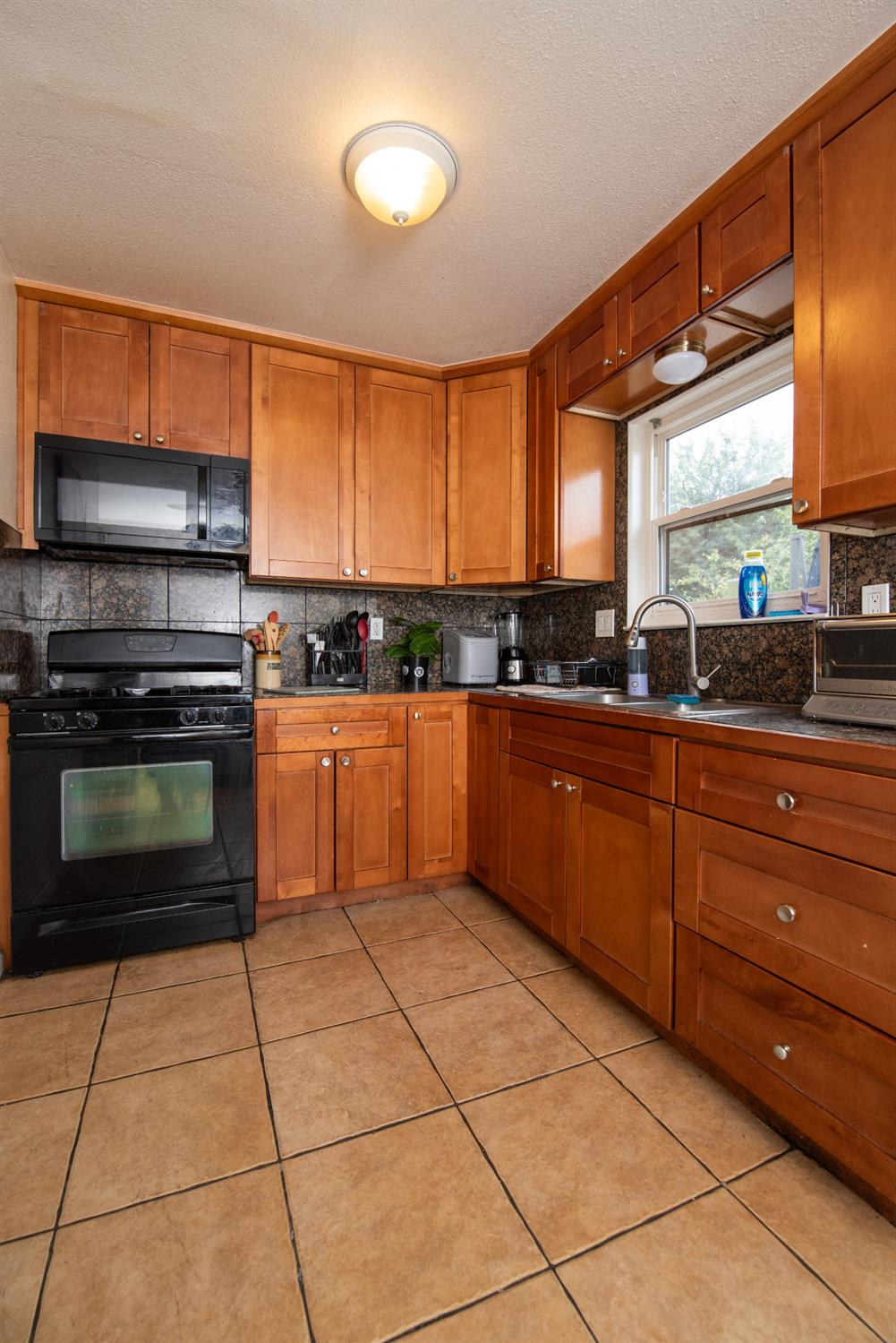 505 Thames Ct, Modesto, CA 95354