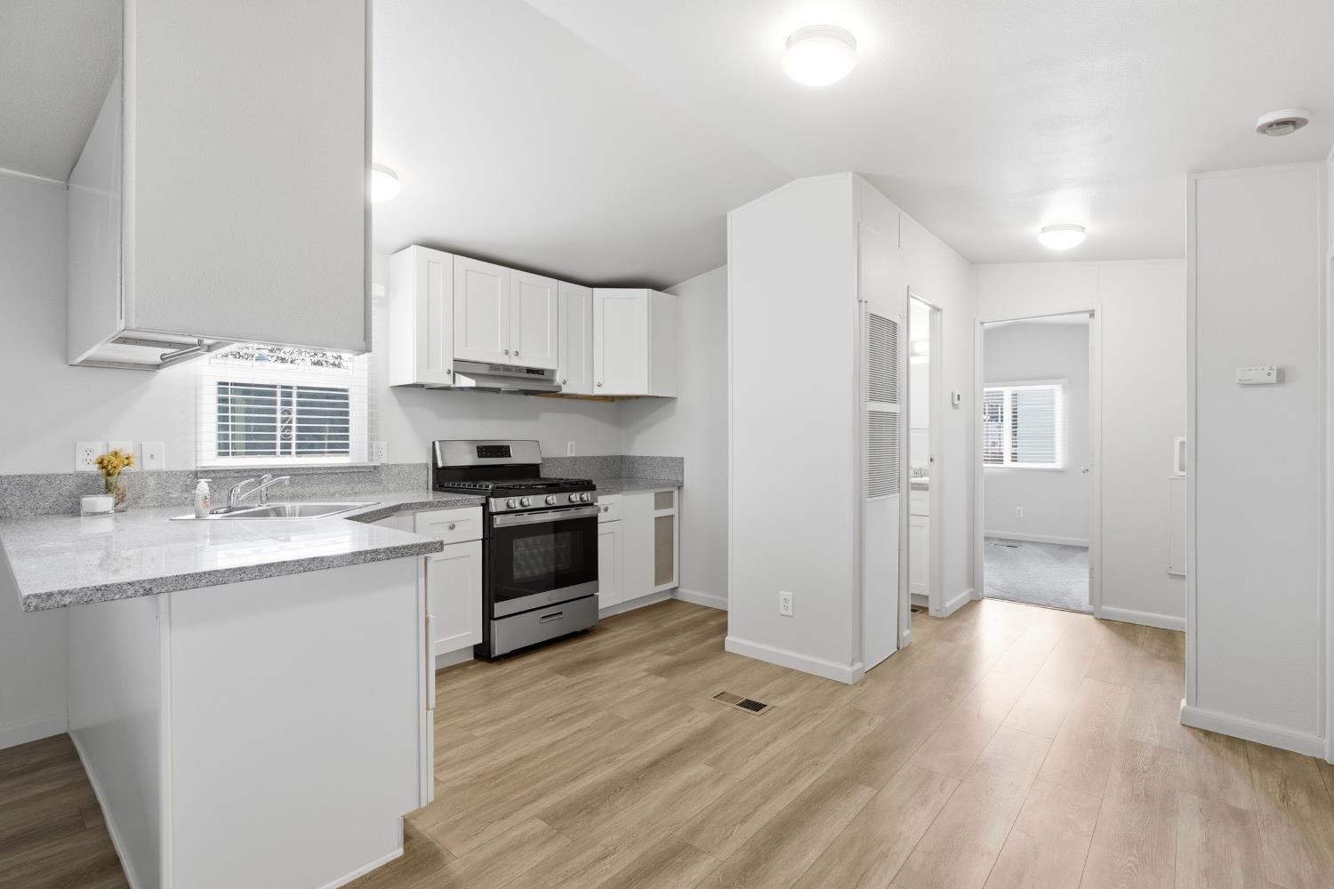 2307 Oakdale Rd #15, Modesto, CA 95355