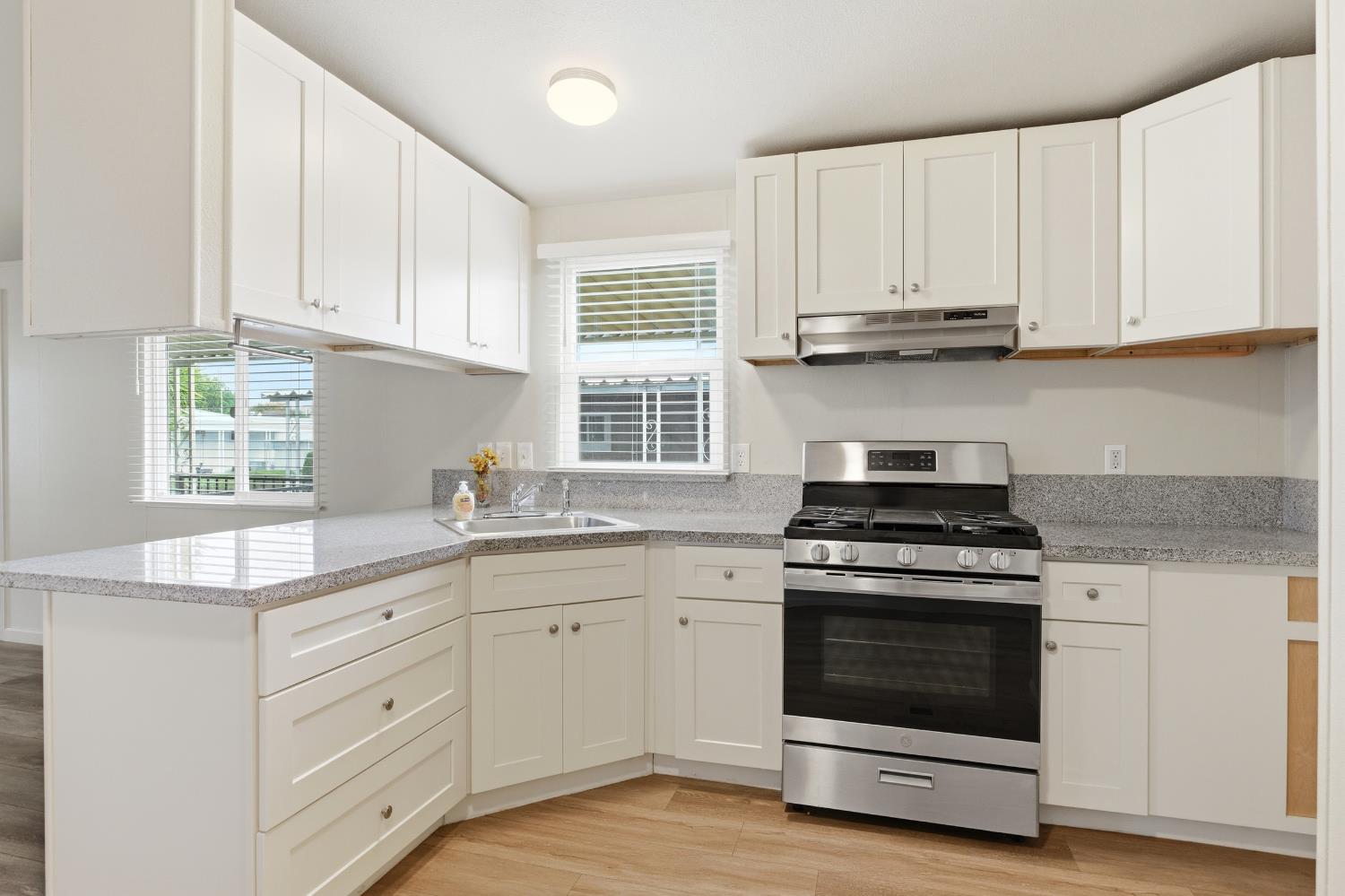 2307 Oakdale Rd #15, Modesto, CA 95355