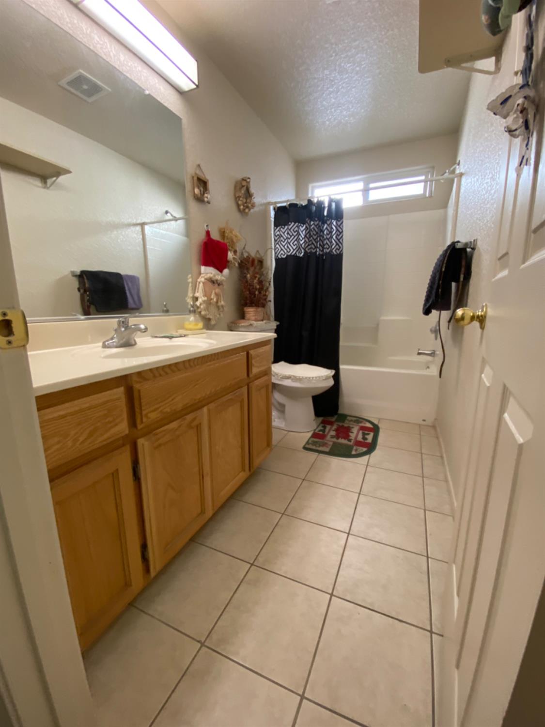 2800 Skybrite Dr, Ceres, CA 95307