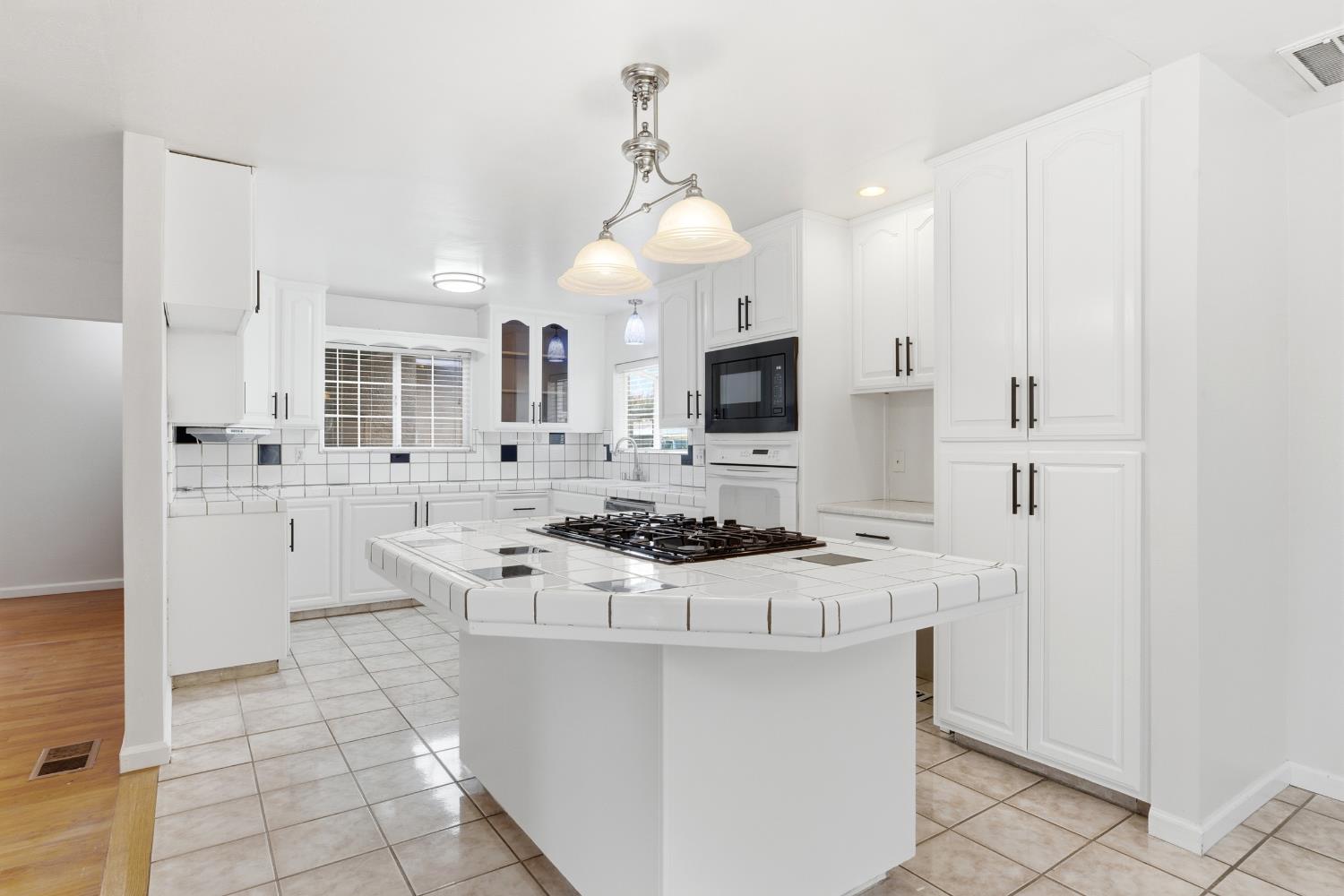 2490 Zinfandel Ln, Turlock, CA 95380