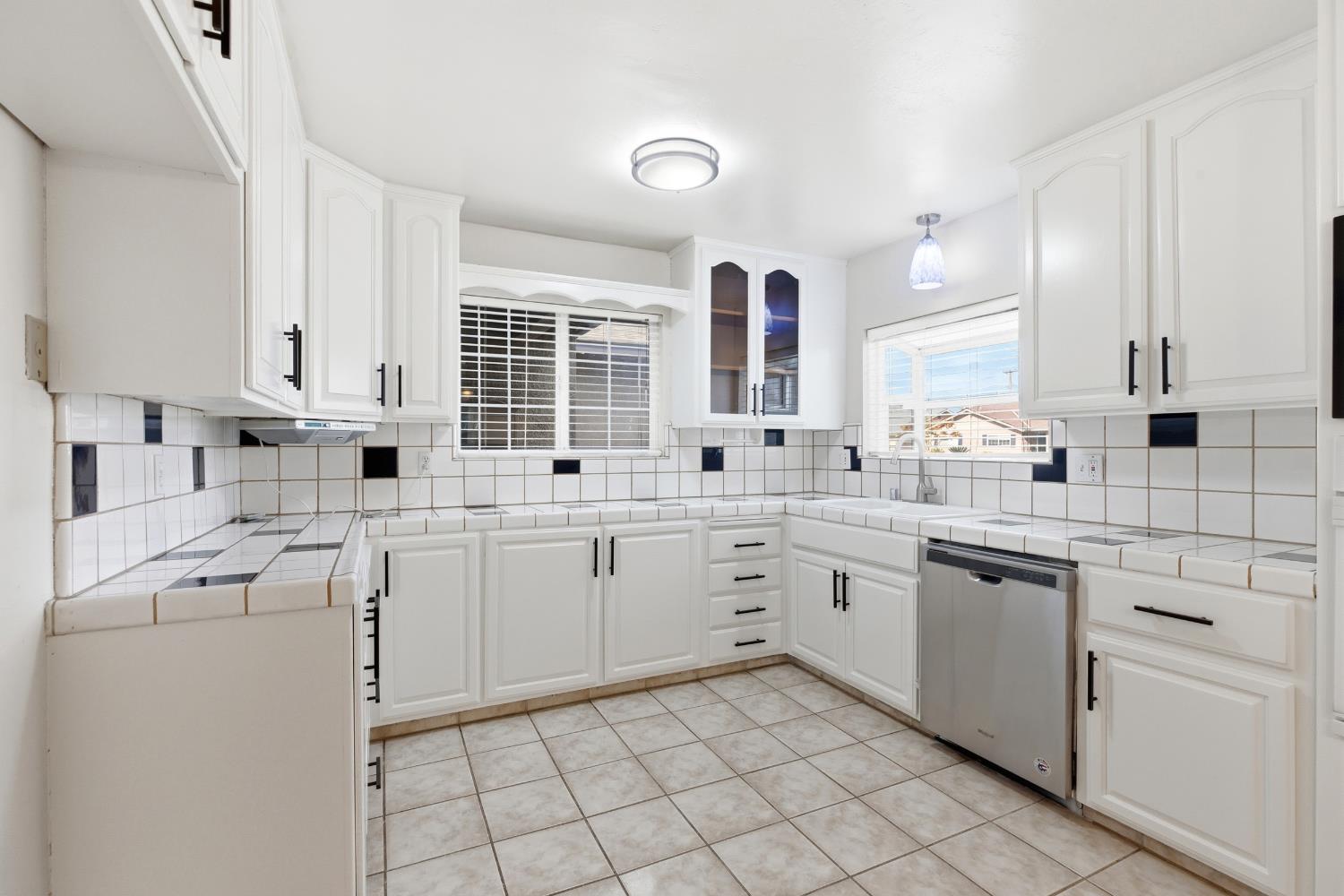 2490 Zinfandel Ln, Turlock, CA 95380