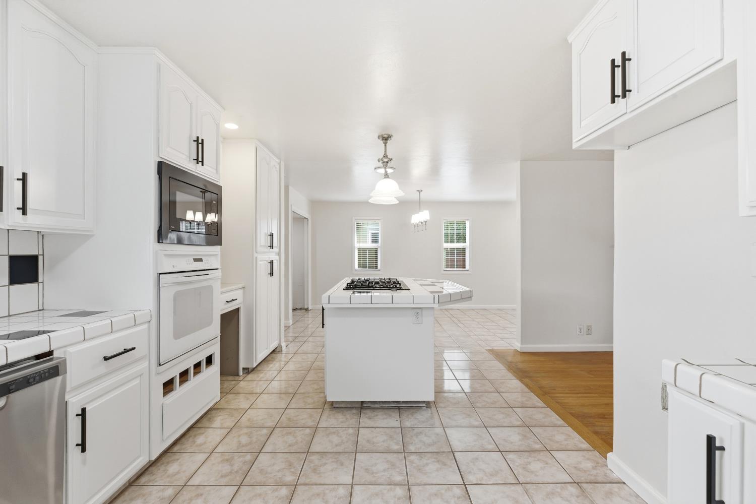 2490 Zinfandel Ln, Turlock, CA 95380