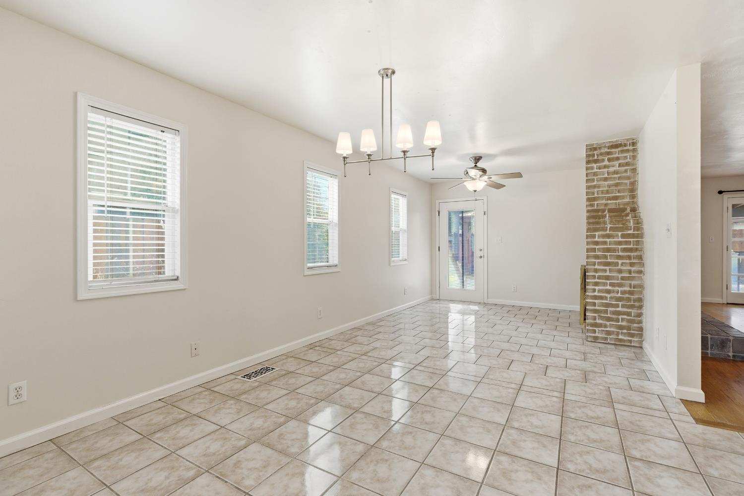 2490 Zinfandel Ln, Turlock, CA 95380