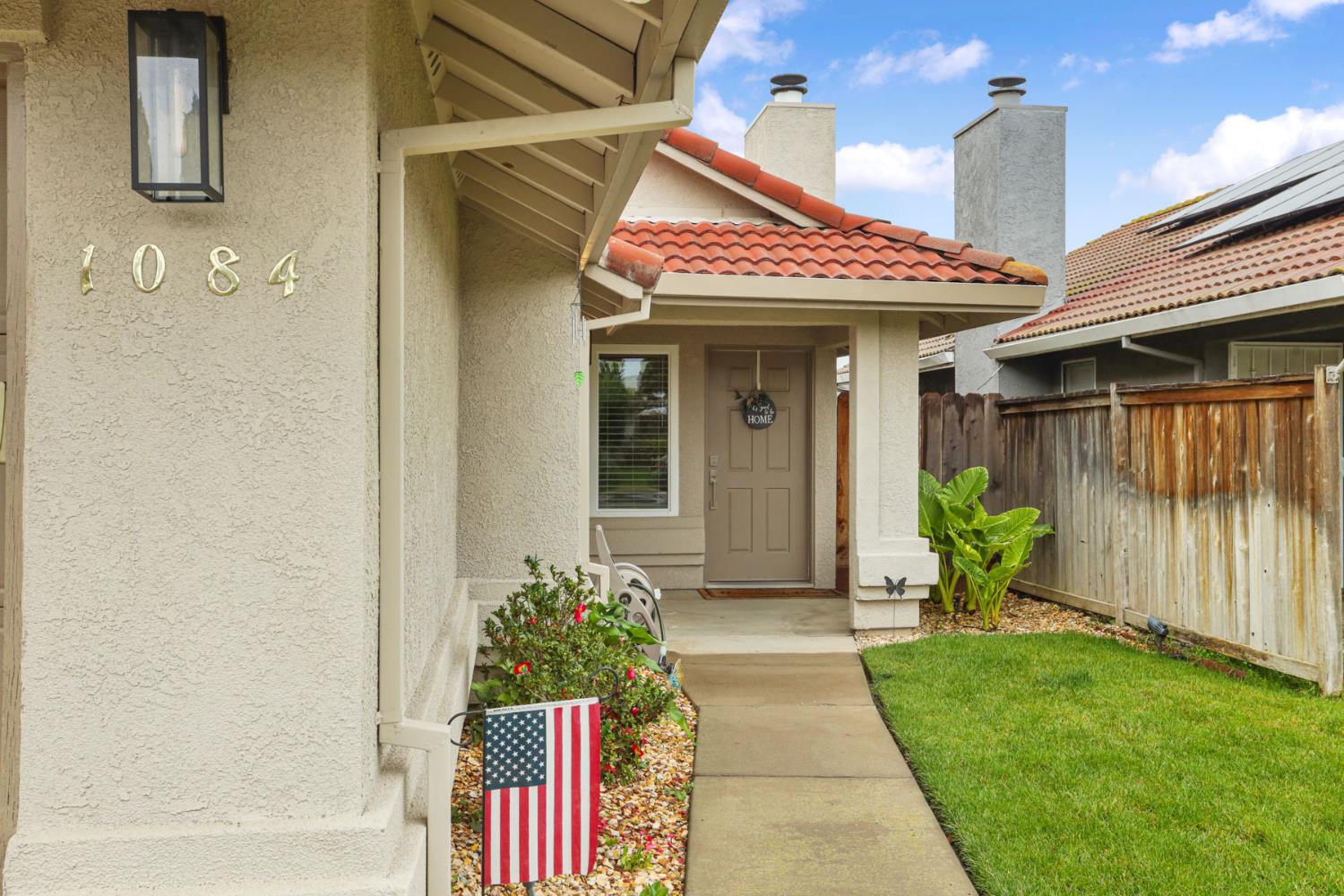 1084 La Mesa St, Escalon, CA 95320