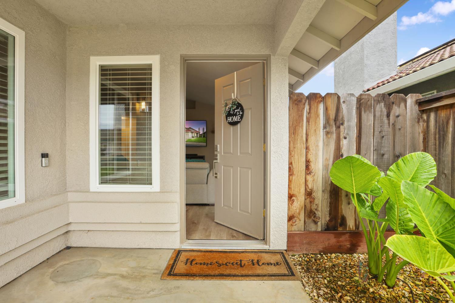 1084 La Mesa St, Escalon, CA 95320