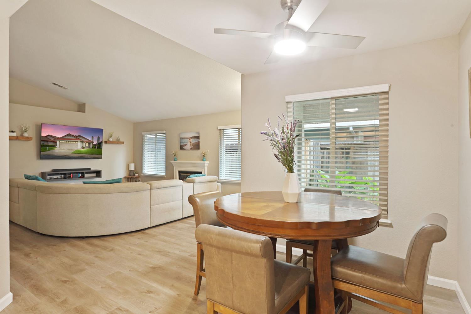 1084 La Mesa St, Escalon, CA 95320