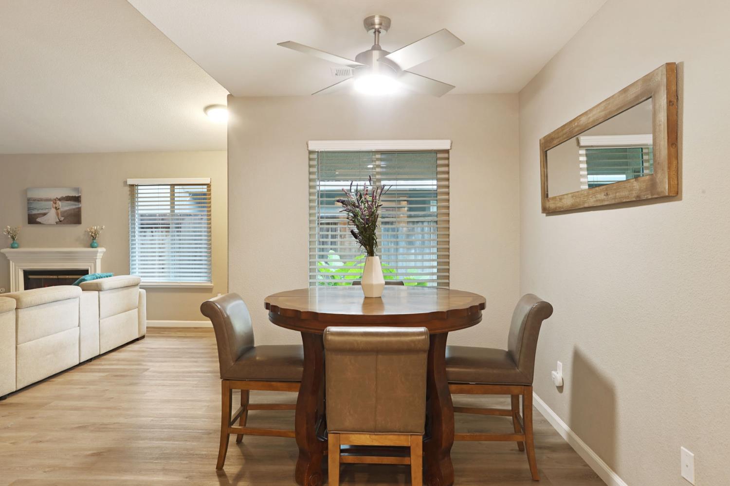 1084 La Mesa St, Escalon, CA 95320