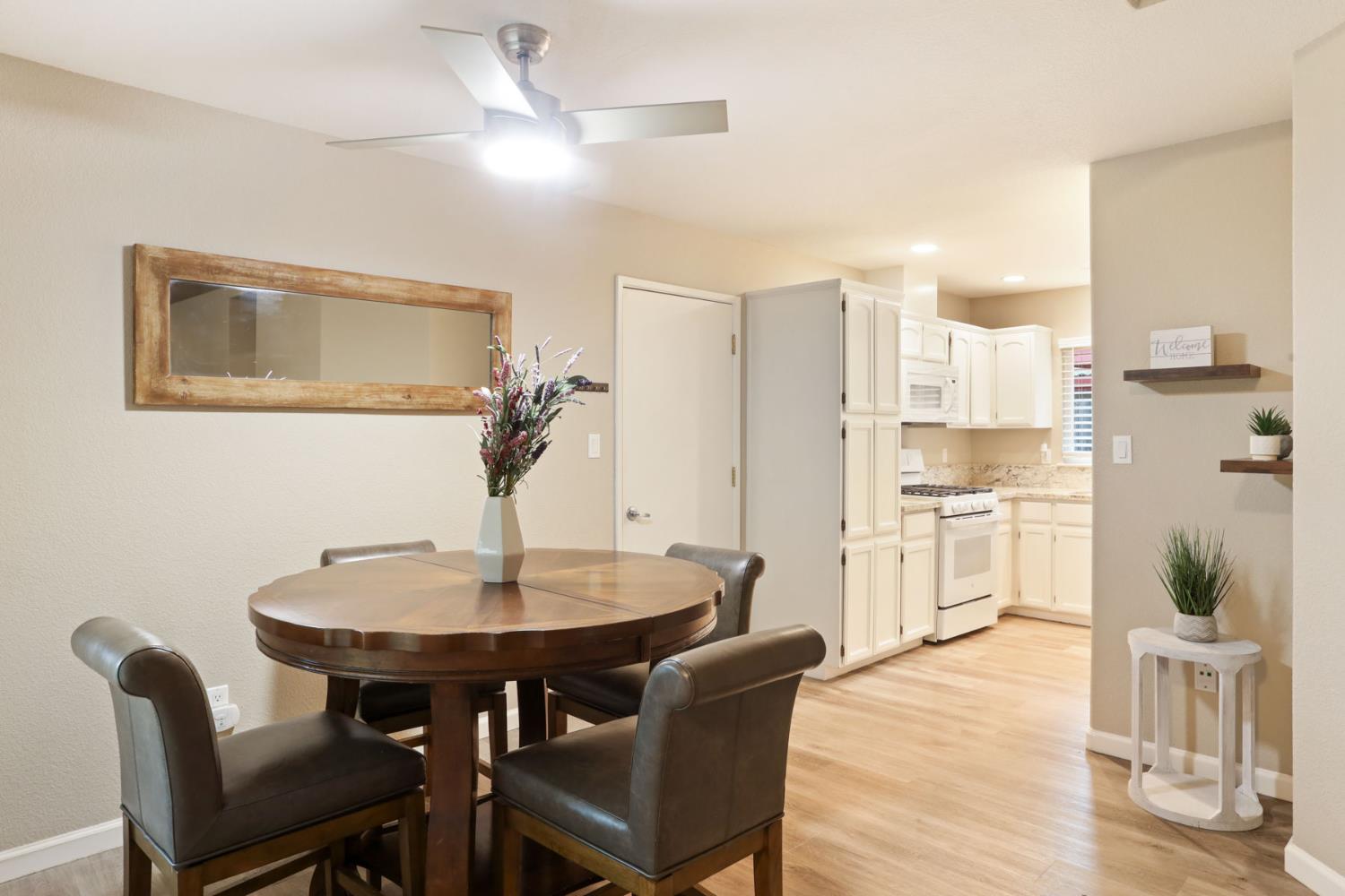 1084 La Mesa St, Escalon, CA 95320