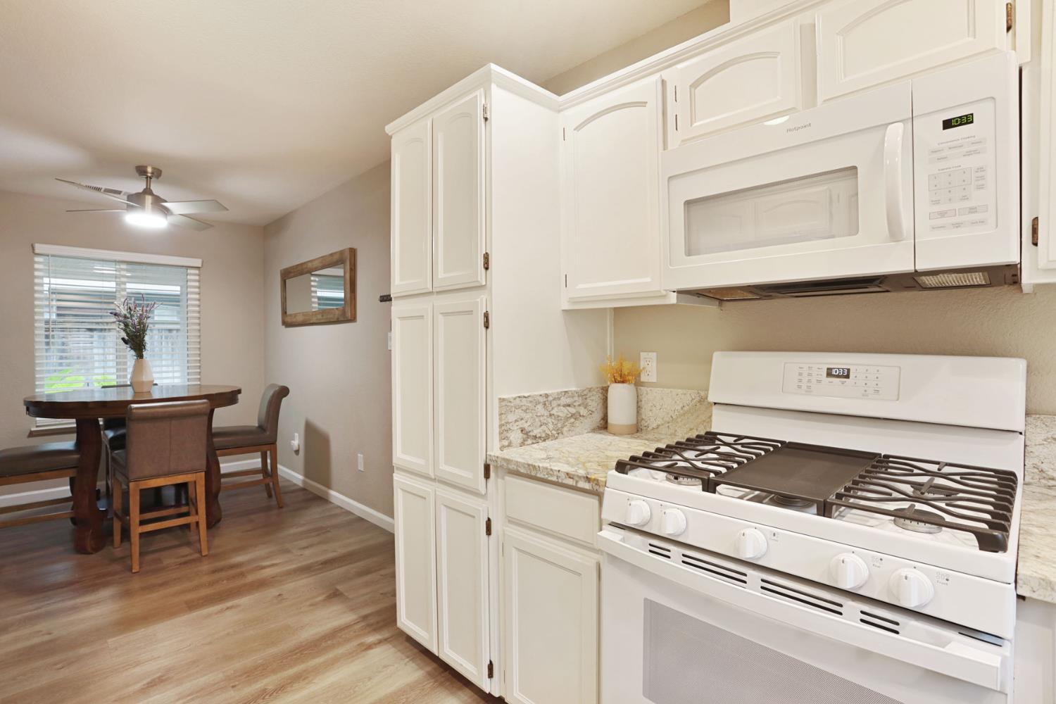 1084 La Mesa St, Escalon, CA 95320