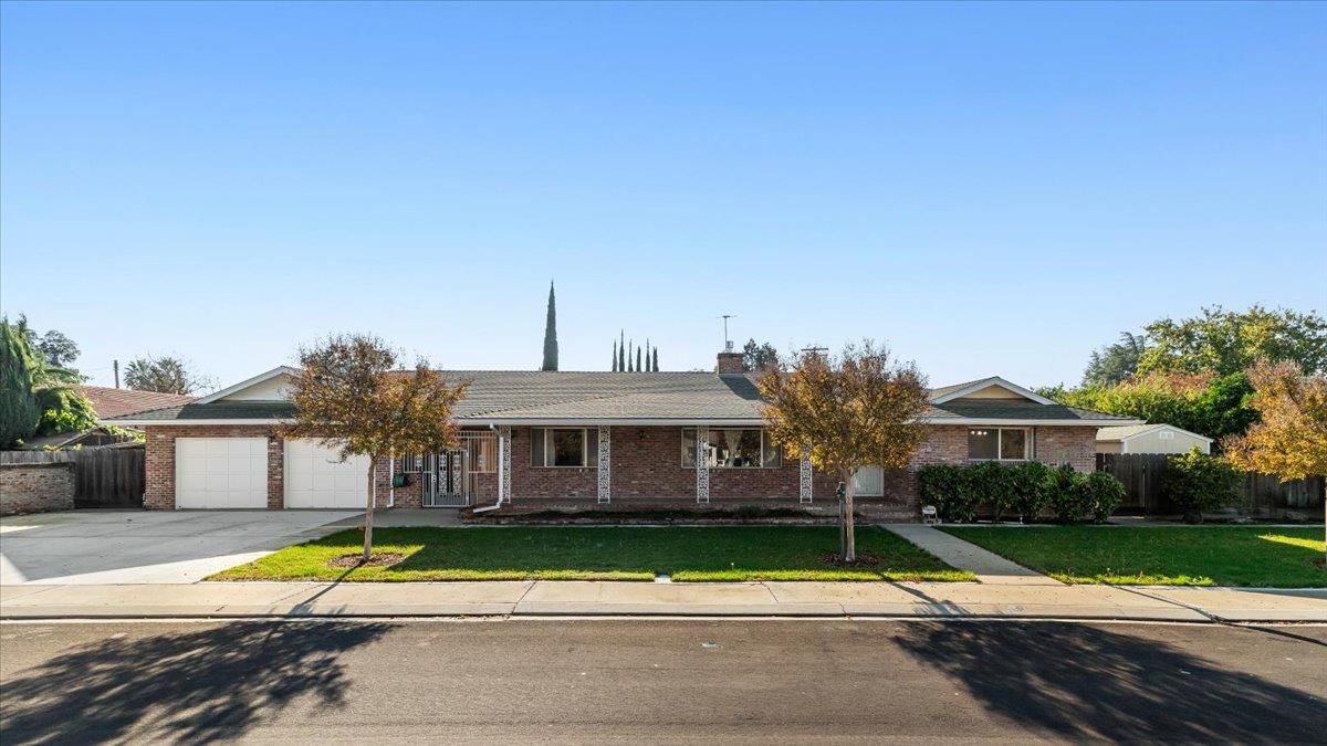 1410 Hillview Dr, Modesto, CA 95351