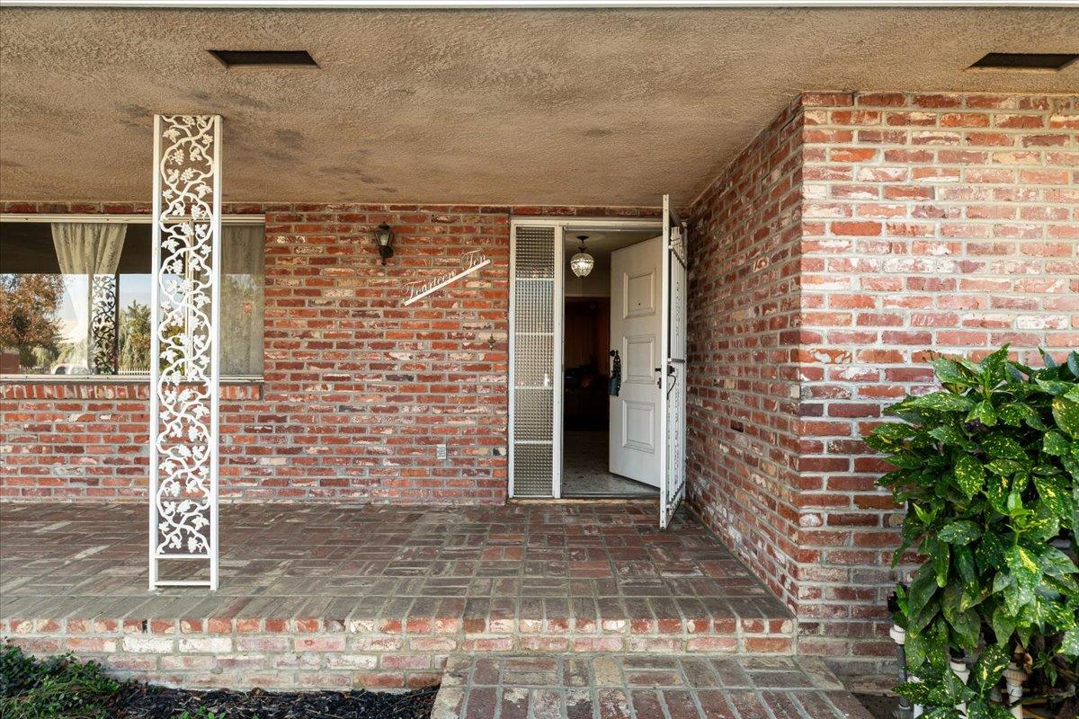 1410 Hillview Dr, Modesto, CA 95351