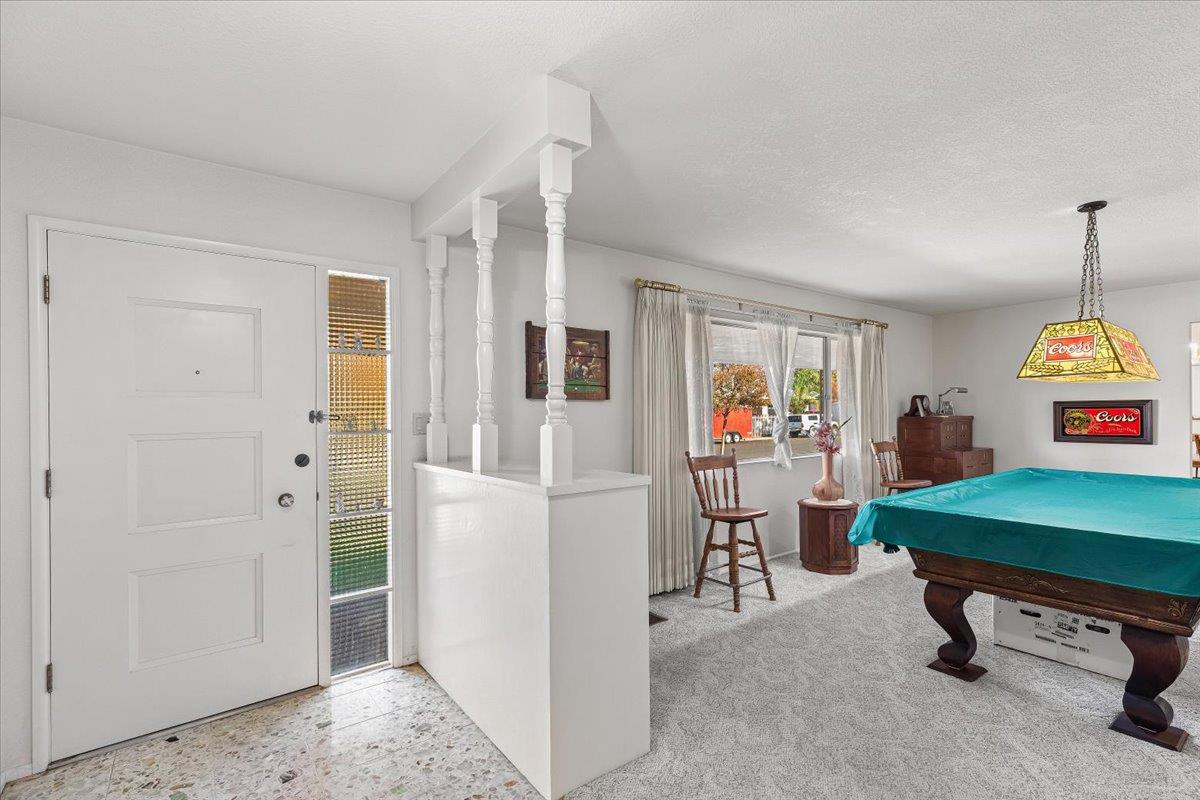 1410 Hillview Dr, Modesto, CA 95351