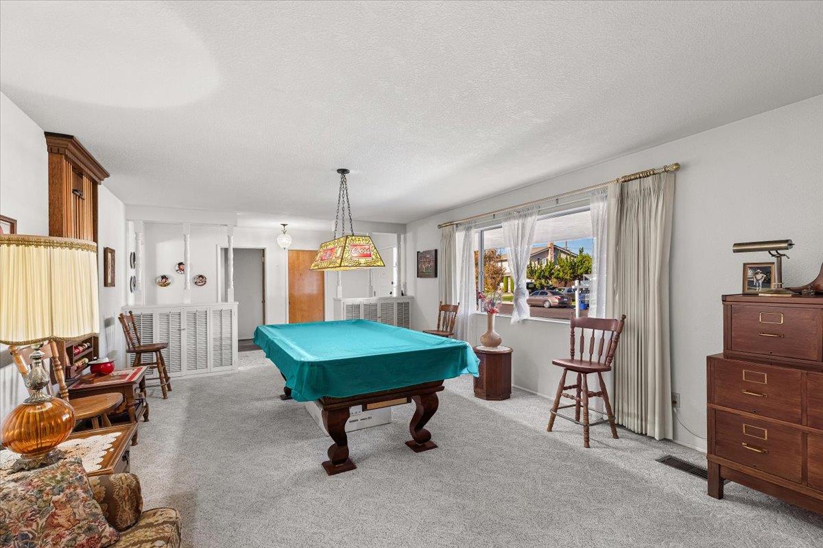 1410 Hillview Dr, Modesto, CA 95351