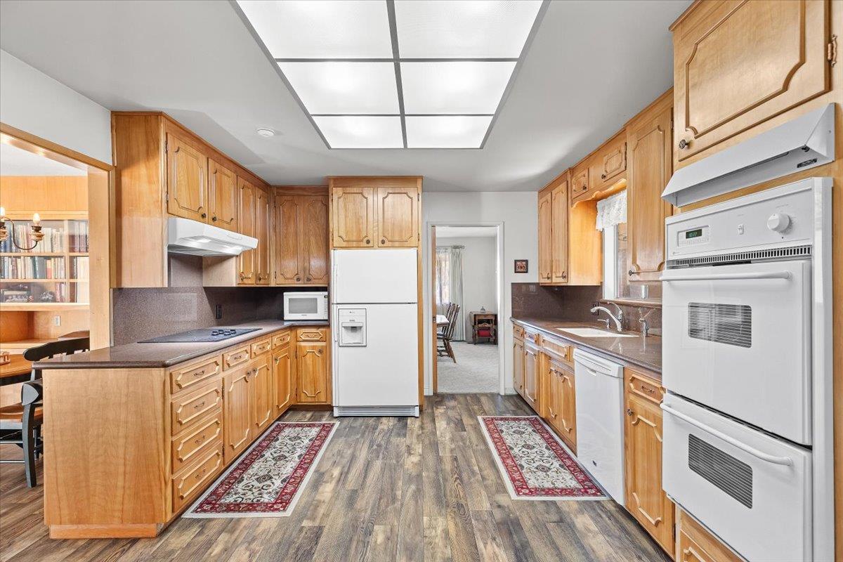 1410 Hillview Dr, Modesto, CA 95351