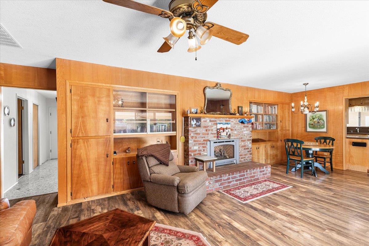 1410 Hillview Dr, Modesto, CA 95351