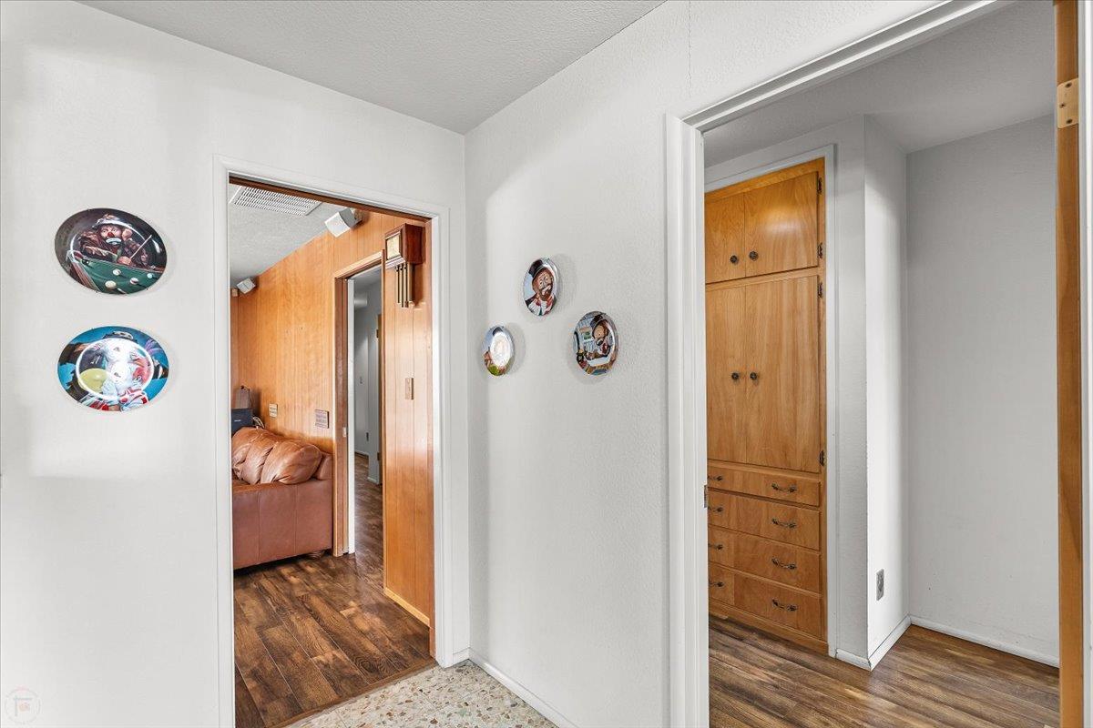 1410 Hillview Dr, Modesto, CA 95351