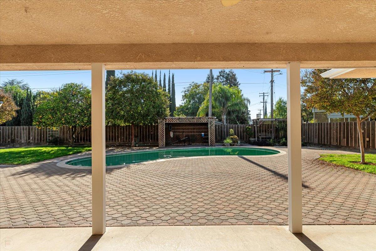 1410 Hillview Dr, Modesto, CA 95351