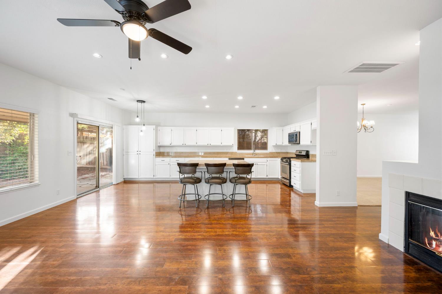 2526 River Cove Dr, Riverbank, CA 95367