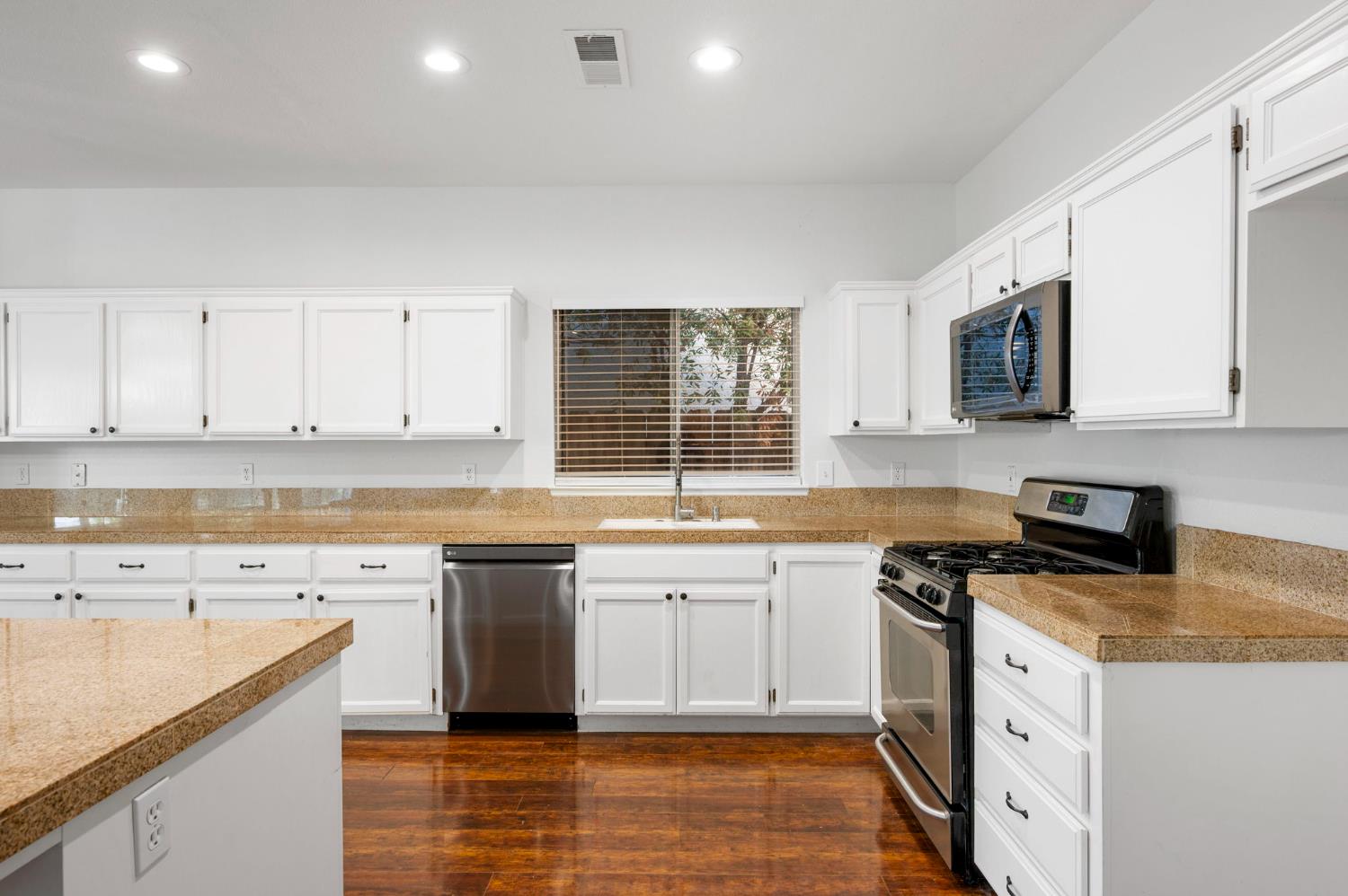 2526 River Cove Dr, Riverbank, CA 95367