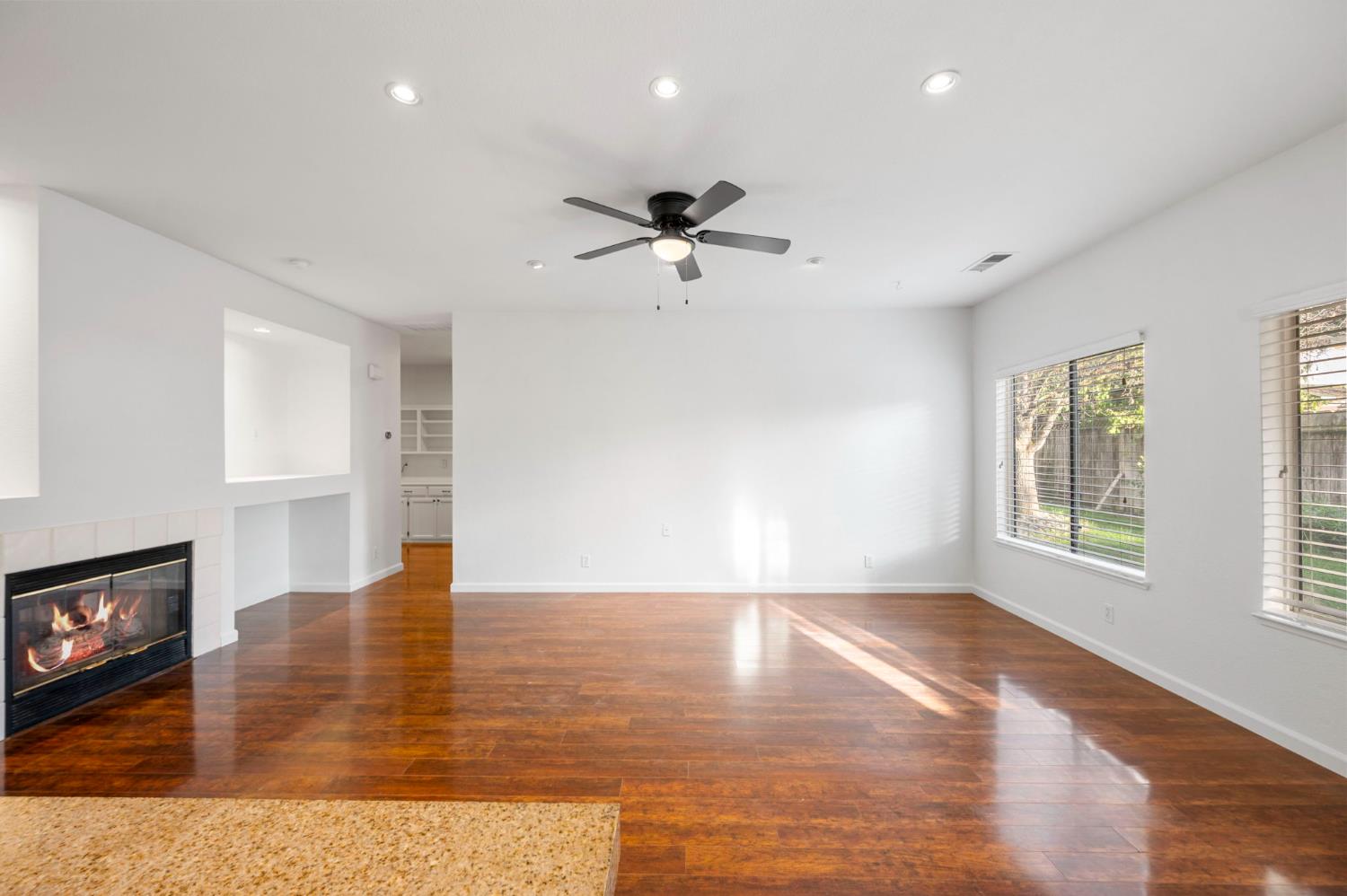 2526 River Cove Dr, Riverbank, CA 95367